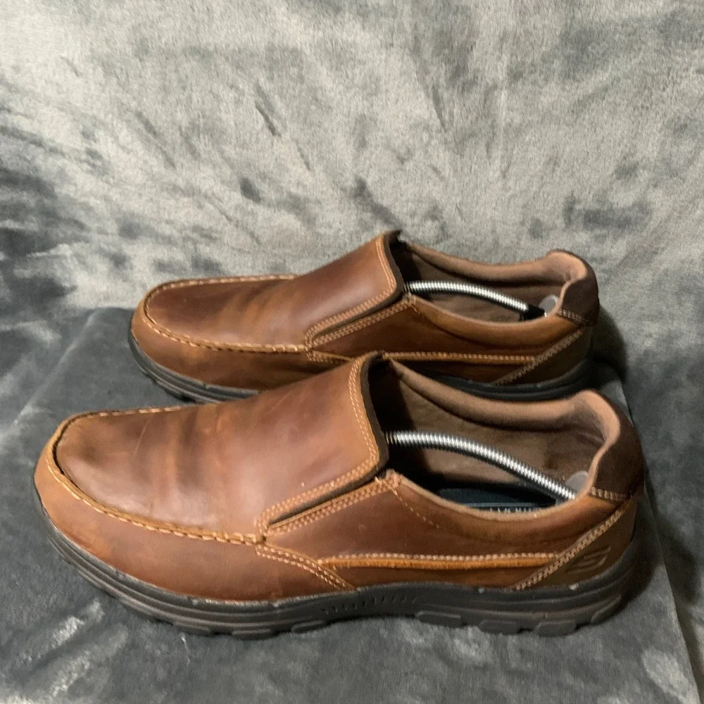 Skechers Loafers Mens 11 Relaxed Fit Brown Leather Moc Toe Slip On EUC
